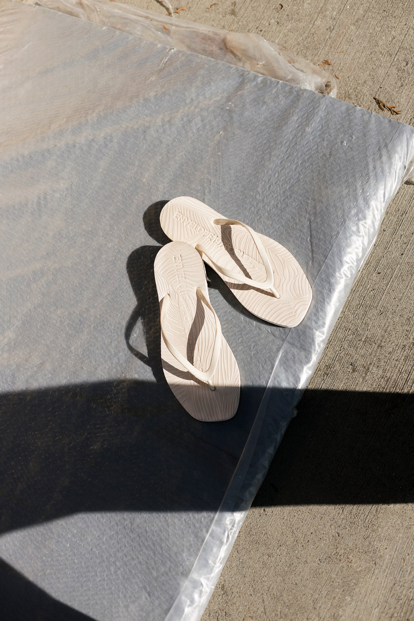 Sleepers ベージュ Envelope x Sleepers Eggnog Flip Flop – SLEEPERS EU